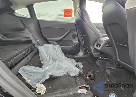 2022 Tesla Model Y z USA, uszkodzony, nr VIN 7SAYGAEEXNF433765